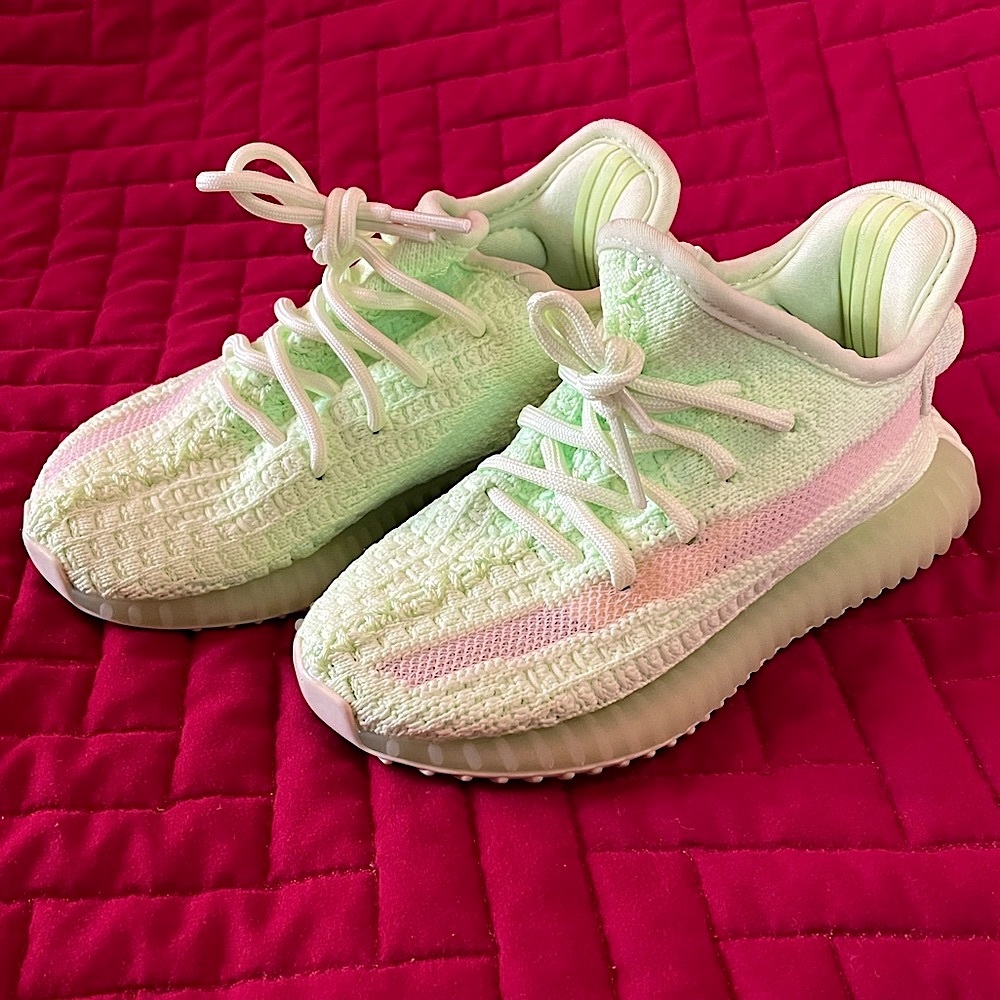 Kid’s Yeezy Boost 350 V2 Glow “Neon Green”